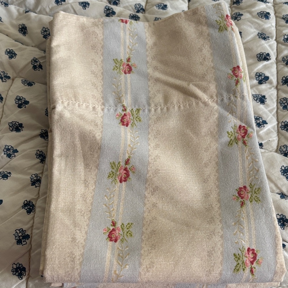 Ralph Lauren Cream and Blue Floral King Pillow Cases 100% Cotton. Made in USA